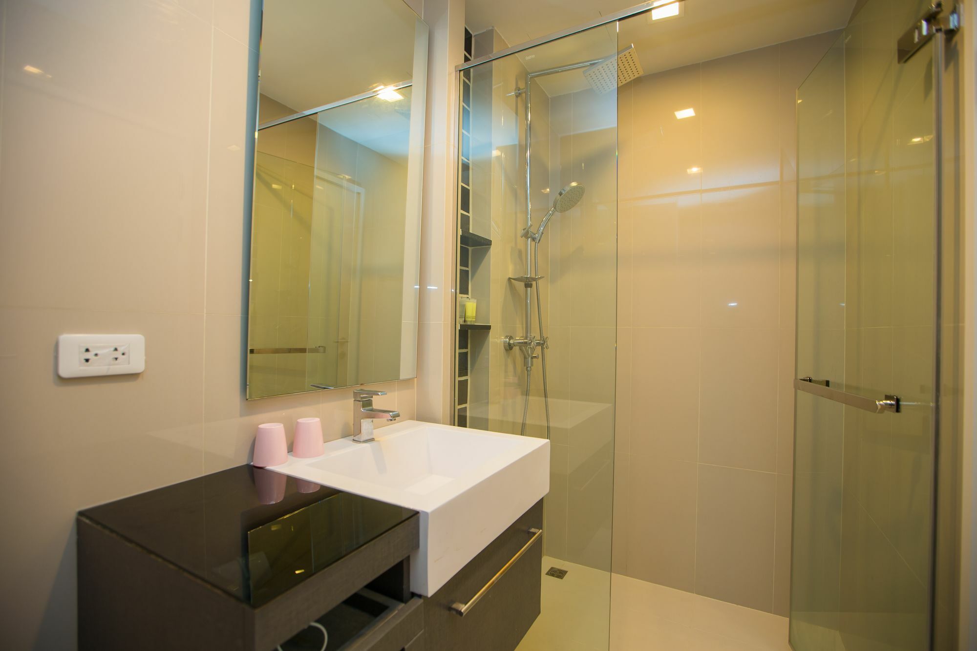 The Deck Condo Patong By Vip Exterior photo